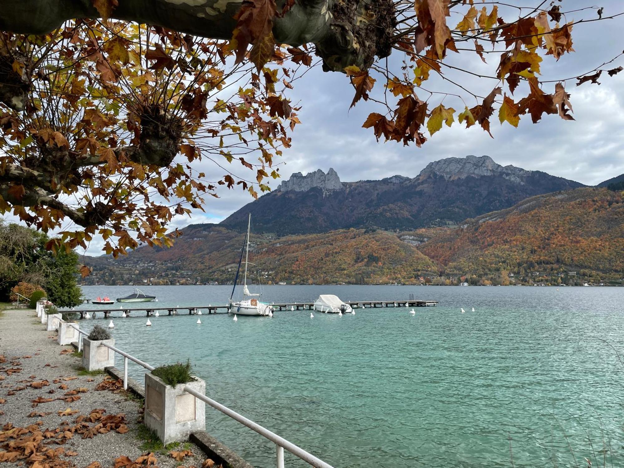 Rare 2 Bedroom With Private Beach On Lake Annecy 두사르 외부 사진