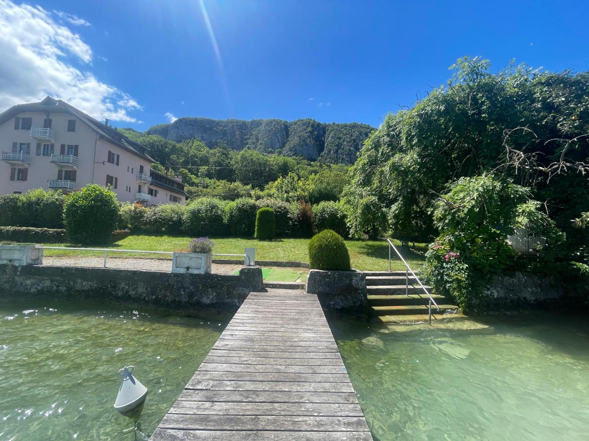 Rare 2 Bedroom With Private Beach On Lake Annecy 두사르 외부 사진
